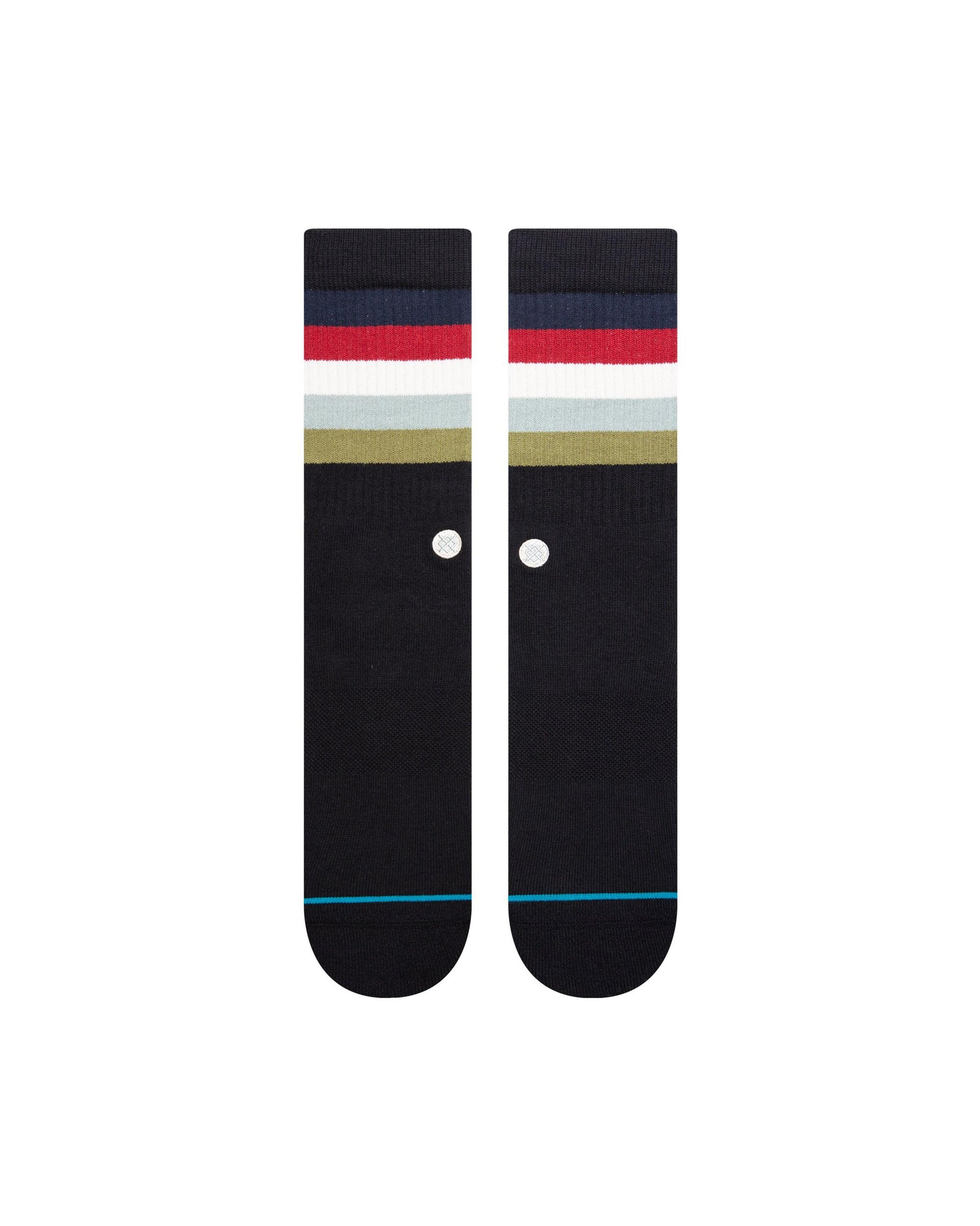 Calcetines STANCE MALIBOO CREW con diseño de rayas horizontales en azul marino, rojo, blanco, gris claro y verde oliva sobre fondo negro.