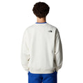 Hombre con la Sudadera The North Face Axys Crew Blanca espalda