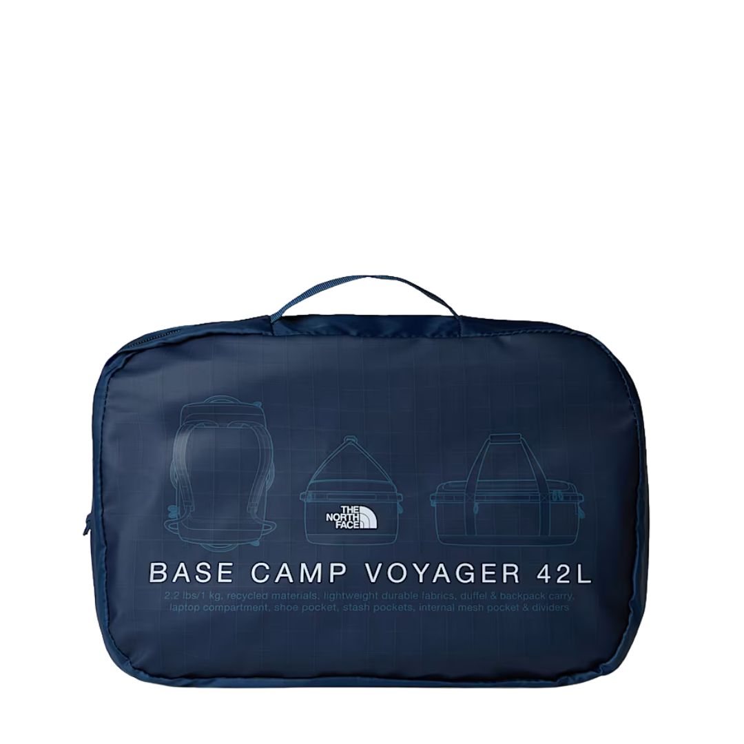 Bolsa de viaje The North Face Base Camp Voyager Duffel 42L Shady Blue Summit Navy plegada para transporte y almacenamiento.