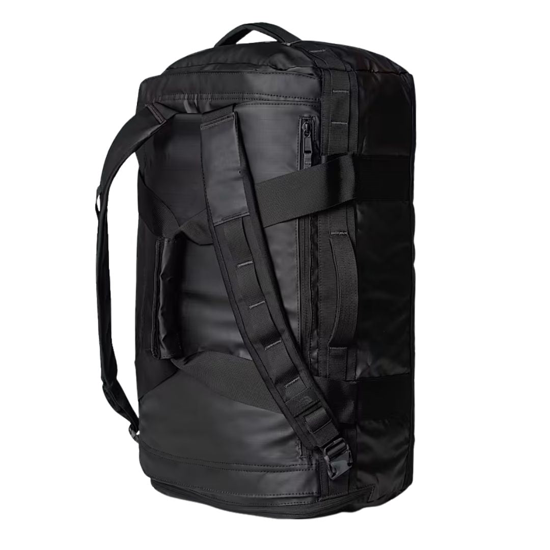 Parte trasera de la bolsa The North Face Base Camp Voyager Duffel 42L en color TFN Black Asphalt Grey con correas acolchadas para llevar como mochila.