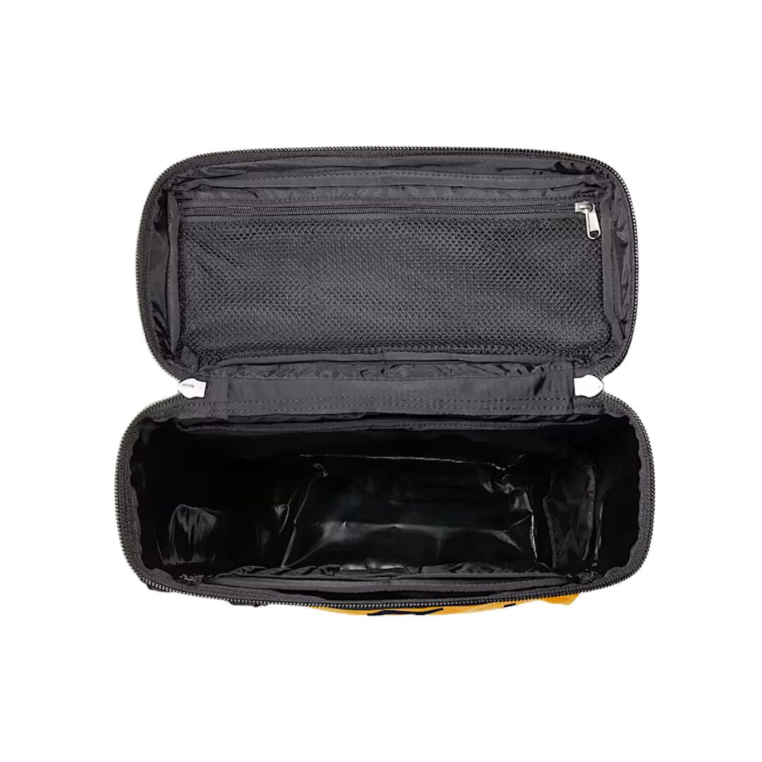 Mochila The North Face Base Camp Fuse Box color amarillo Summit Gold, vista interior del compartimento abierto.