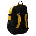 Vista trasera de la mochila The North Face Borealis Classic en color Summit Gold con acolchado y correas ajustables