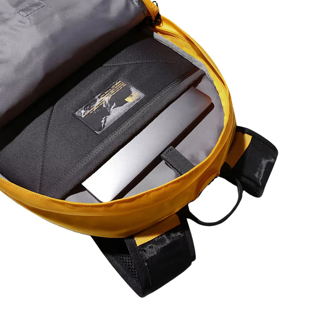 Interior de la mochila The North Face Borealis Classic en color Summit Gold con compartimento para portátil