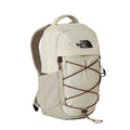 Vista frontal de la mochila THE NORTH FACE Borealis Mini 10L en colores Desert Stone Stone Slab Ember Soil con cordón elástico exterior.