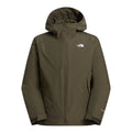 Vista frontal de la chaqueta exterior The North Face Carto Mono Triclimate en New Taupe Green completamente cerrada, con capucha y etiqueta DryVent en la manga.