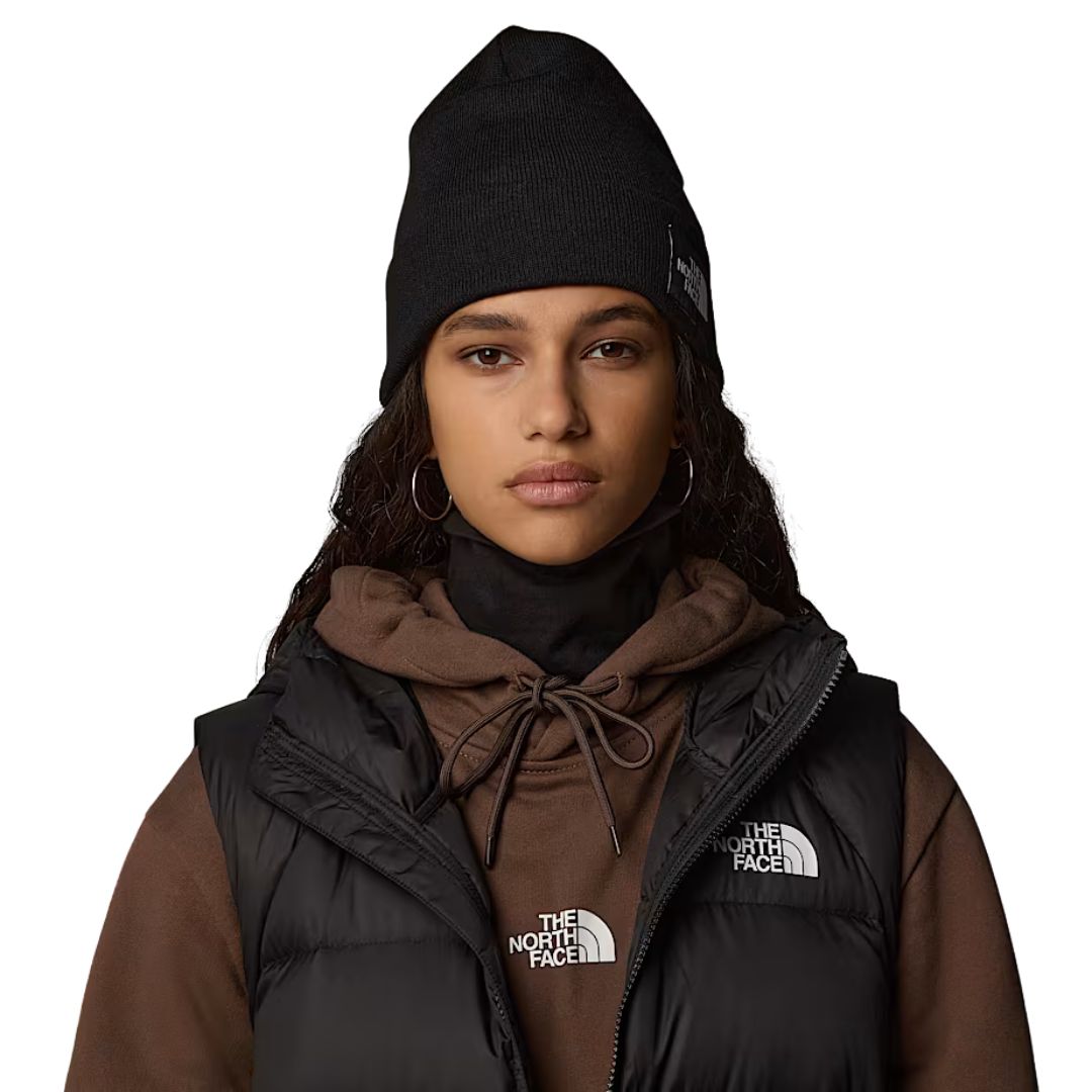 Gorro The North Face Dock Worker Recycled Beanie TNF Black vista frontal sobre modelo