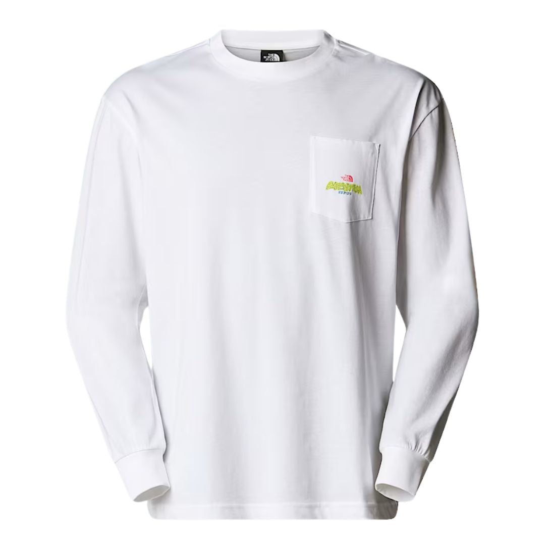 Vista frontal de la camiseta The North Face Expedition Celebration con bolsillo y logo en el pecho, color TFN White.