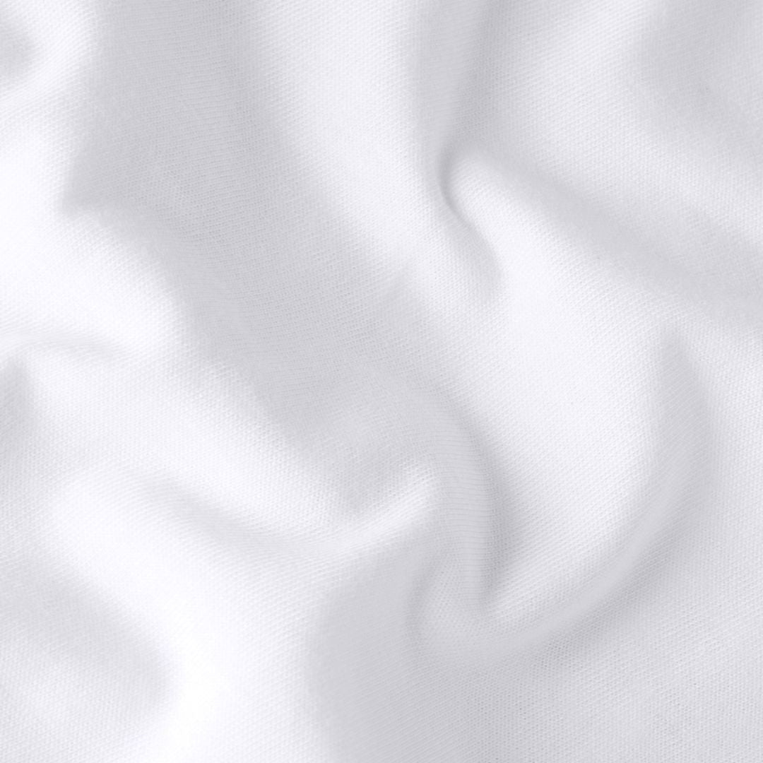 Primer plano del tejido de algodón suave de la camiseta The North Face Expedition Celebration, color TFN White.