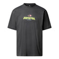 Camiseta THE NORTH FACE Expedition Celebration Oversized T-Shirt en color Anthracite Grey, vista frontal sin modelo con estampado Expedition Series.