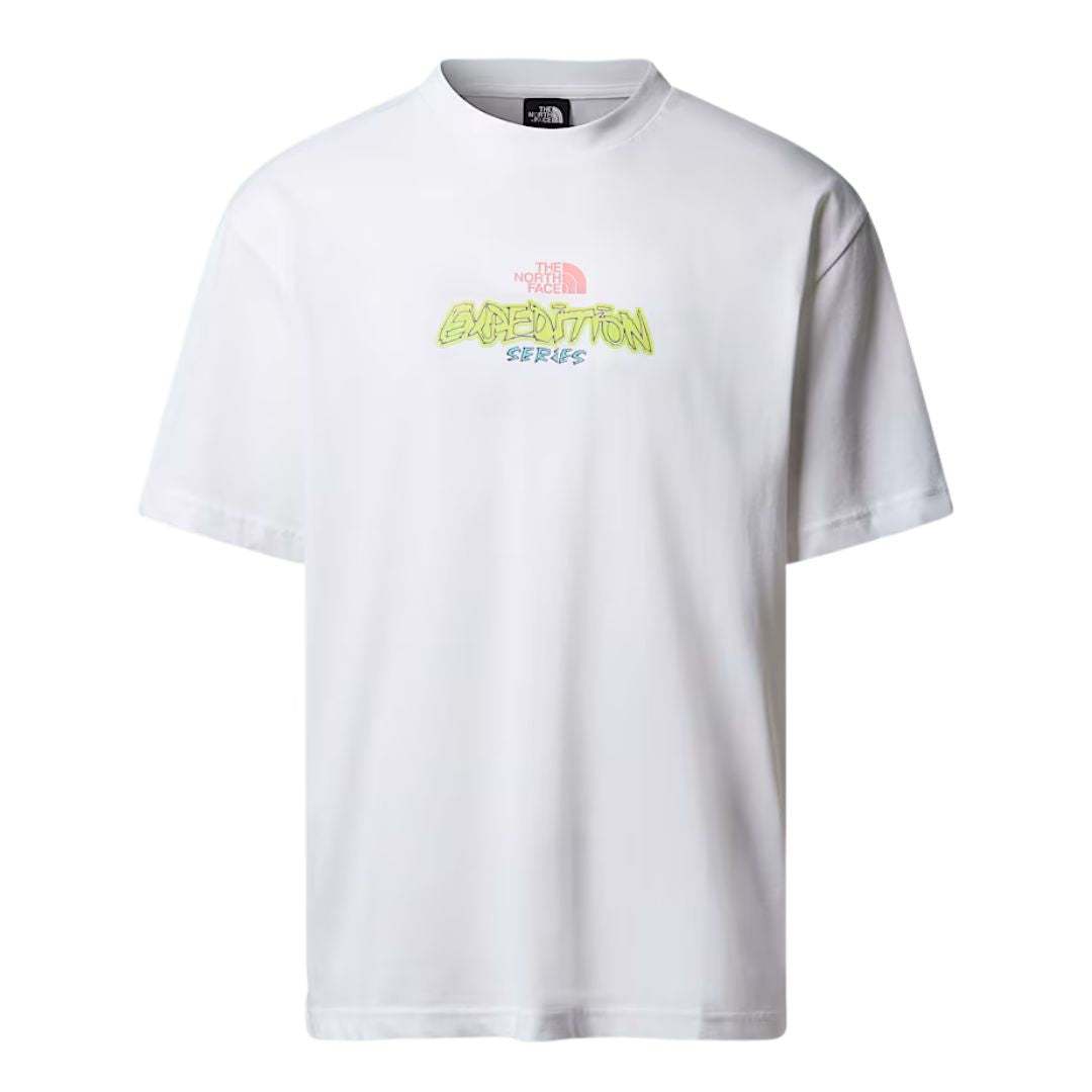 Camiseta THE NORTH FACE Expedition Celebration Oversized T-Shirt en color TNF White, vista frontal sin modelo, con estampado en el pecho.