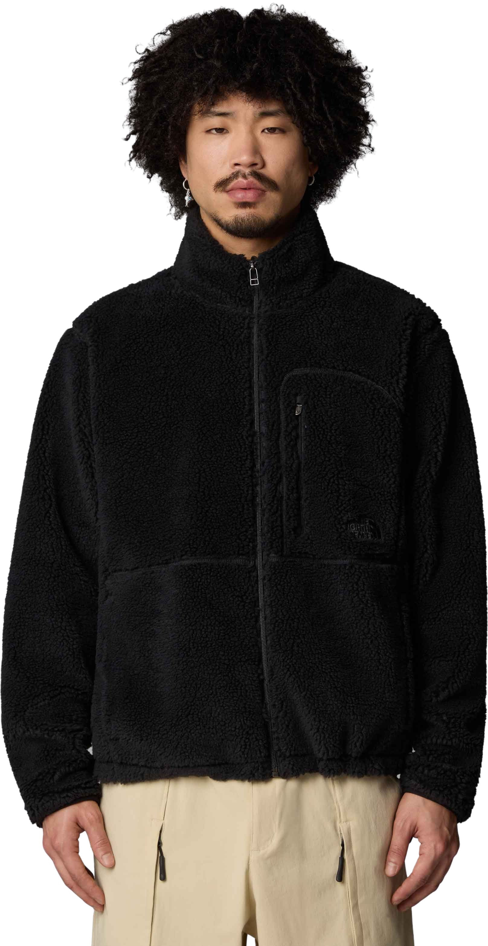 Hombre con la Chaqueta The North Face Extreme Pile 2 FZ Negra