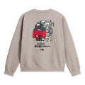 Sudadera The North Face Gear Up Get Out Relaxed Crew en color piedra (stone slab), vista trasera con el personaje mochilero estampado en serigrafía, cargado con mochila, cuerda y piolet.
