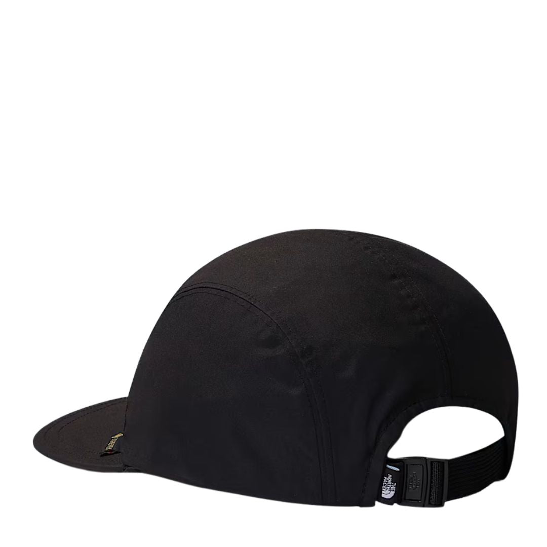 Gorra The North Face GORE-TEX Ballcap color TNF Black vista lateral, mostrando el perfil bajo y la visera estructurada.