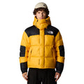 Hombre con la Chaqueta The North Face HMLYN Baltoro Amarilla