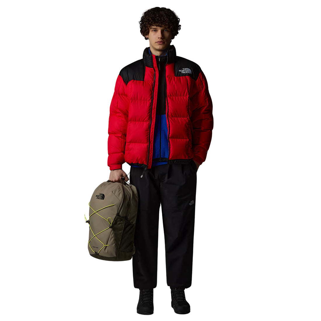 Hombre con la Chaqueta The North Face Lhotse Roja