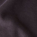 Detalle del tejido del pantalón de chándal Red Box de The North Face en color Obsidian, mostrando la textura afelpada del algodón regenerativo y poliéster reciclado de 430 g/m².