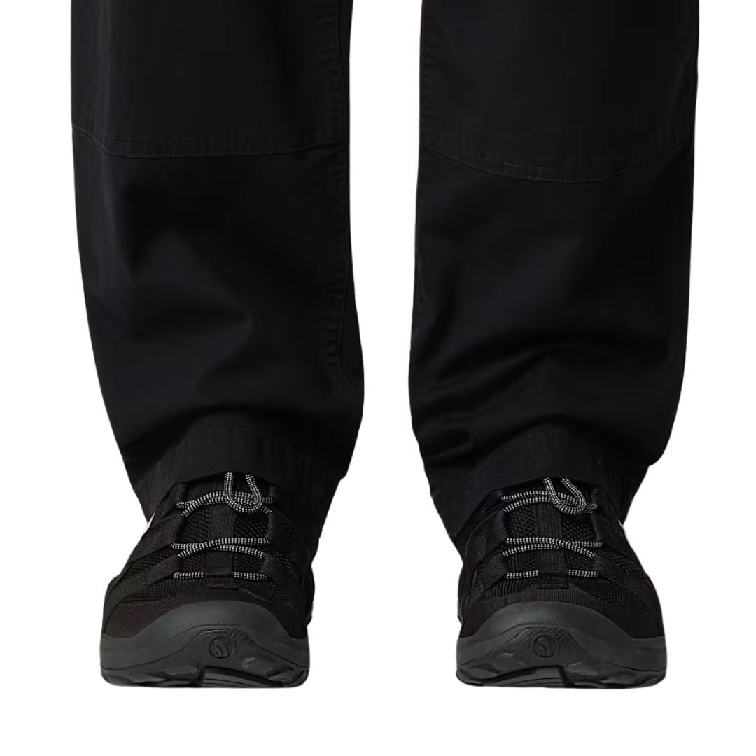 Vista frontal de las sandalias The North Face Explore Camp Shandal para hombre en color negro TNF Black.