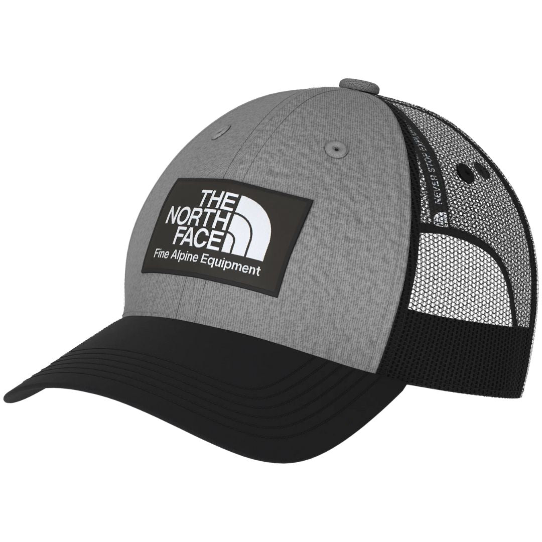 Gorra The North Face Mudder Trucker color tfn black tfn medium grey vista frontal con parche Fine Alpine Equipment.