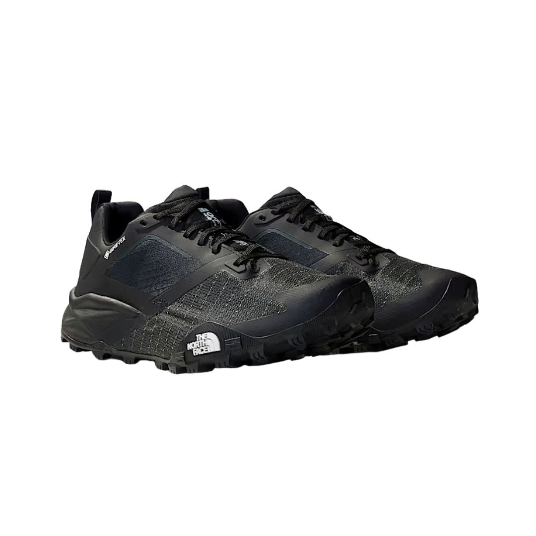 Vista frontal en ángulo de las zapatillas The North Face Offtrail TR GORE-TEX® en color TFN Black TFN Black.