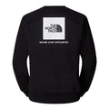 Hombre con Sudadera The North Face Raglan Redbox Crew Negra espalda