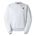 Sudadera The North Face Red Box Crew color gris jaspeado Classic Grey Heather con logo rojo bordado en el pecho.