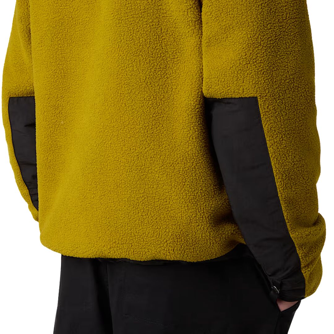 Vista trasera de la chaqueta Retro Denali de The North Face en color mostaza y negro

