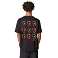 Camiseta The North Face SS NSE Oversized Tee en negro, vista trasera con gráficos de mosquetones de colores y texto 