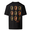 Camiseta The North Face SS NSE Oversized Tee en negro, gráficos traseros de mosquetones en colores vivos y texto 