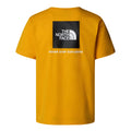 Camiseta The North Face S/S Redbox Tee amarilla con el cuadro en negro y la leyenda 