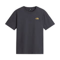 Camiseta The North Face Stone Logo RLX en gris antracita, vista frontal en plano de producto (flat lay), con logotipo pequeño estilo piedra en el pecho.