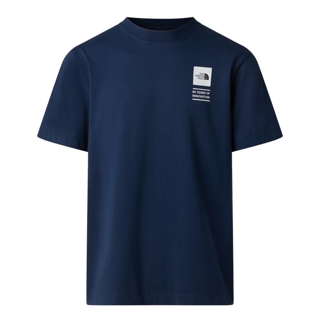 Camiseta The North Face TNF Celebration Relaxed Short Sleeve T-Shirt en color azul marino Summit Navy, vista frontal.