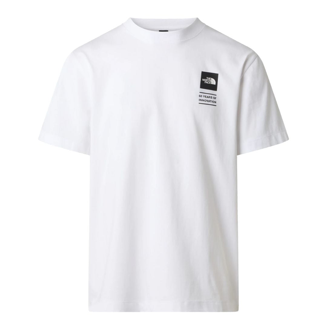 Camiseta The North Face TNF Celebration Relaxed Short Sleeve T-Shirt en color blanco, vista frontal.