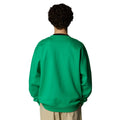 Hombre con la Sudadera The North Face TNF X Yinka Ilori Graphic Crew Optic Emerald espalda