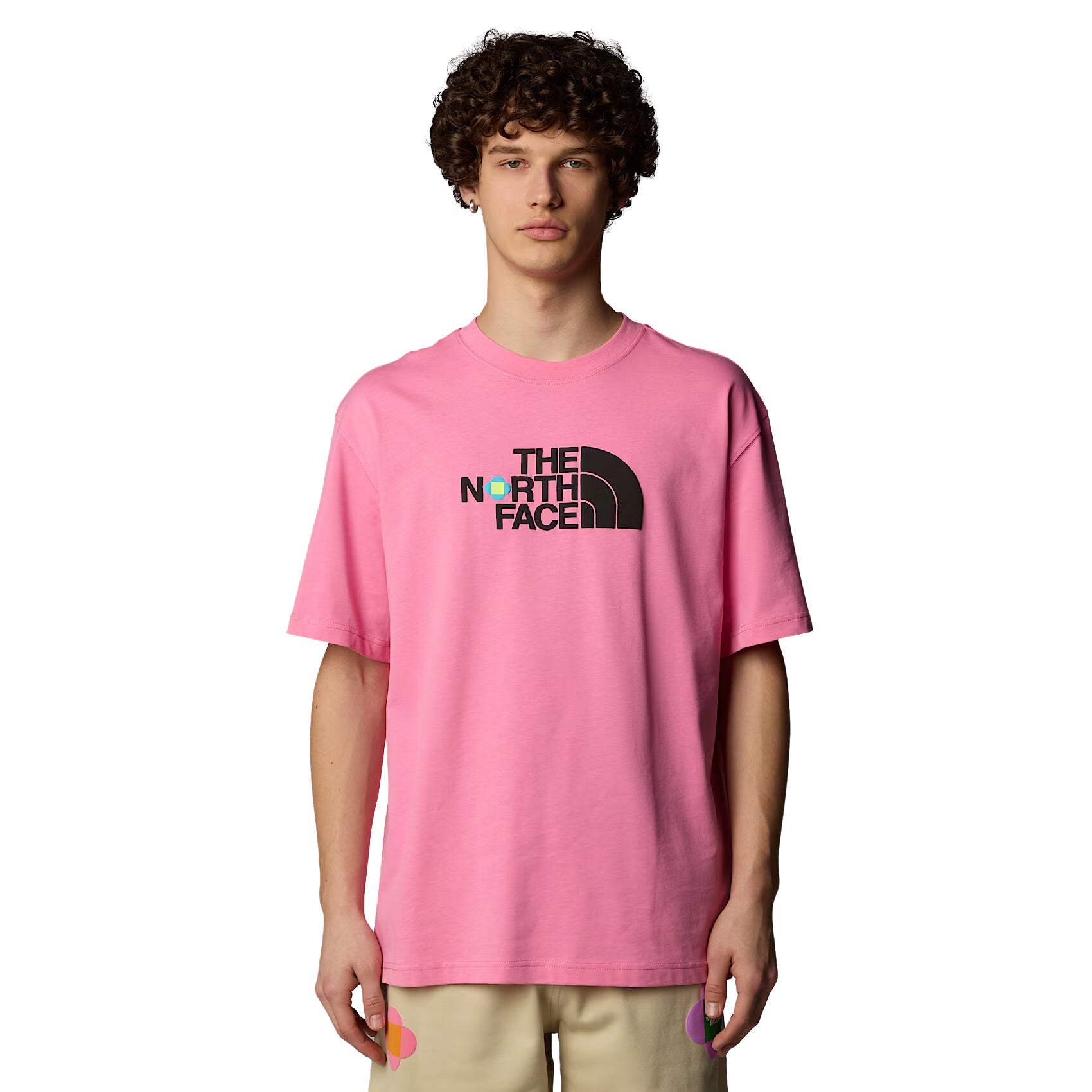 Hombre con la Camiseta The North Face TNF X Yinka Ilori S/S Tee Gamma Pink