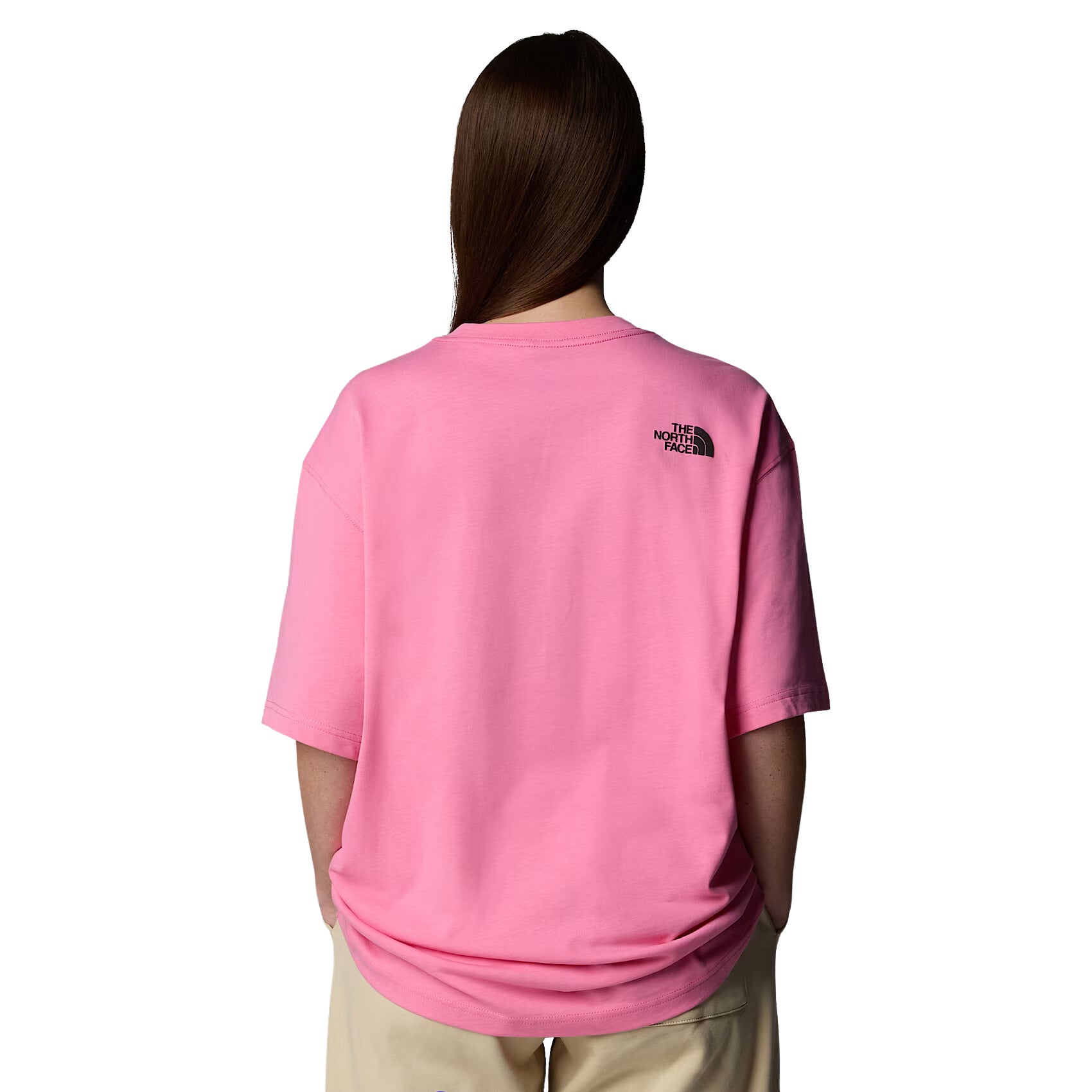 Mujer con la Camiseta The North Face TNF X Yinka Ilori S/S Tee Gamma Pink espalda