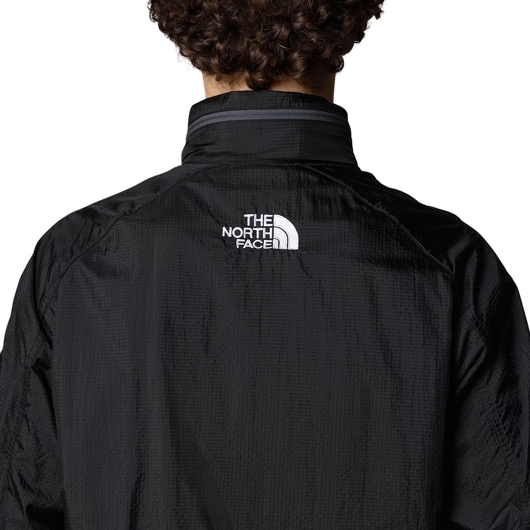 Espalda y cuello de la Chaqueta The North Face x Yinka Ilori Windshell Negra