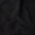 Detalle del tejido polar negro del chaleco The North Face Yumiori Vest.