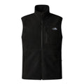 Chaleco The North Face Yumiori Vest en negro visto de frente, con cierre de cremallera y bolsillos.