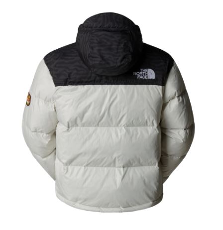 Chaqueta de plumas the north face retro nuptse 1996 color blanco vista por la espalda