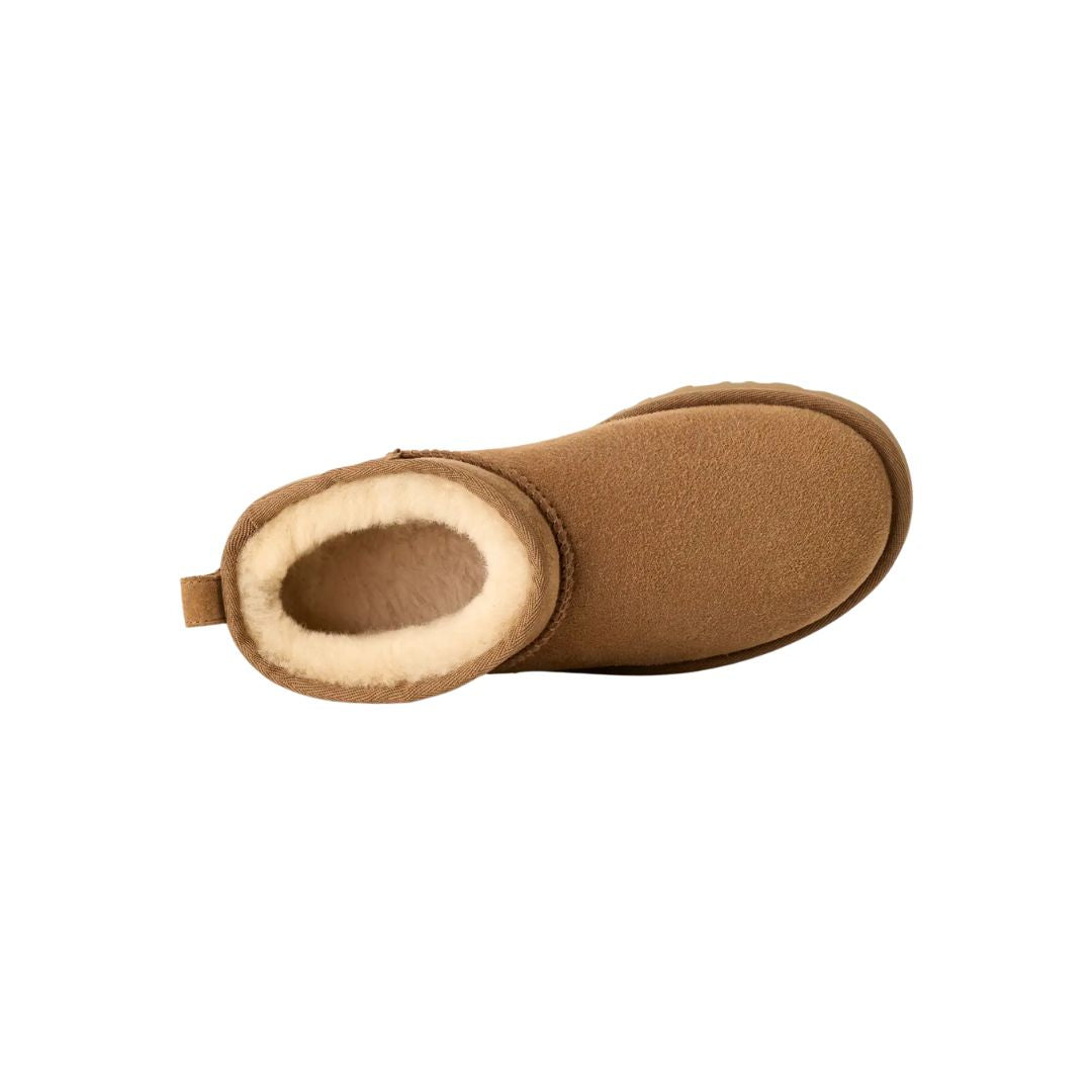 Vista superior de la bota UGG Classic Ultra Mini color Chestnut con interior de lana UGGplush.