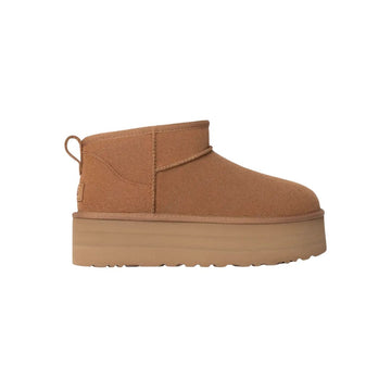 Perfil completo de las botas UGG Classic Ultra Mini Platform color Chestnut en ante premium.
