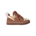 Zapatilla UGG Lowmel Rocky Oak vista inferior con suela de goma antideslizante marrón.