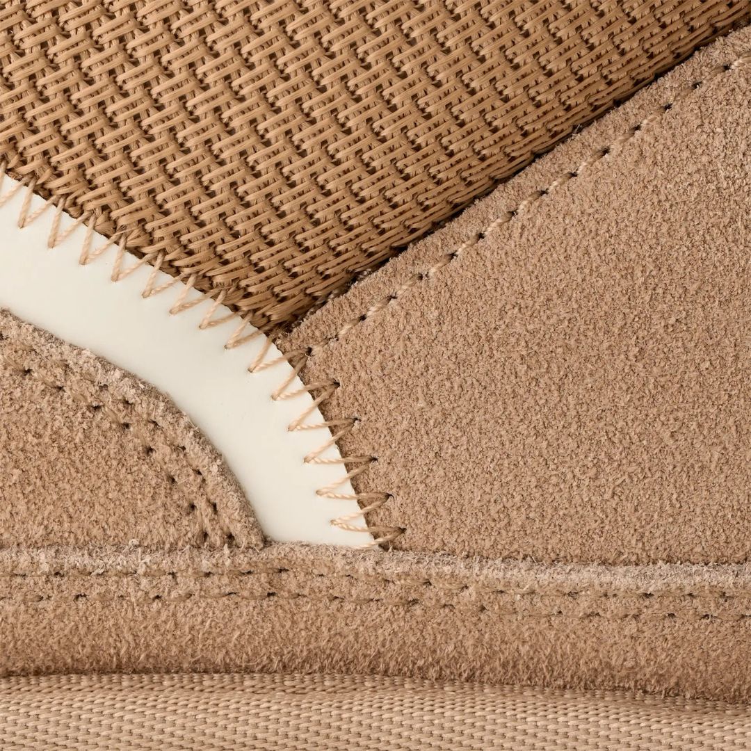 Detalle en primer plano de materiales y costuras de las zapatillas UGG Lowmel color sand.