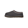 Perfil lateral exterior de las zapatillas UGG Tasman II Dark Grey con ribete trenzado multicolor y empeine de ante.