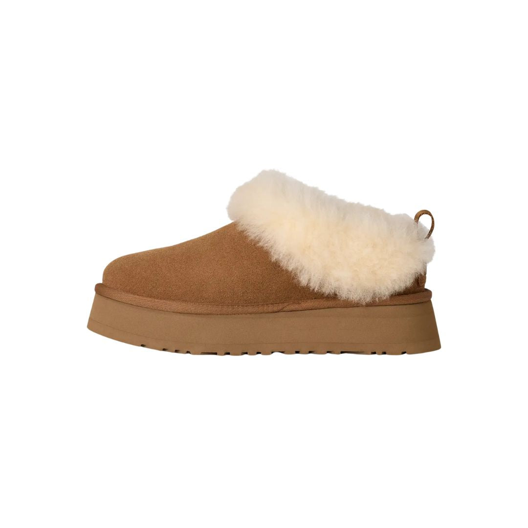 UGG Tazzelle color chestnut con plataforma y suave forro de piel de oveja vista lateral interior.