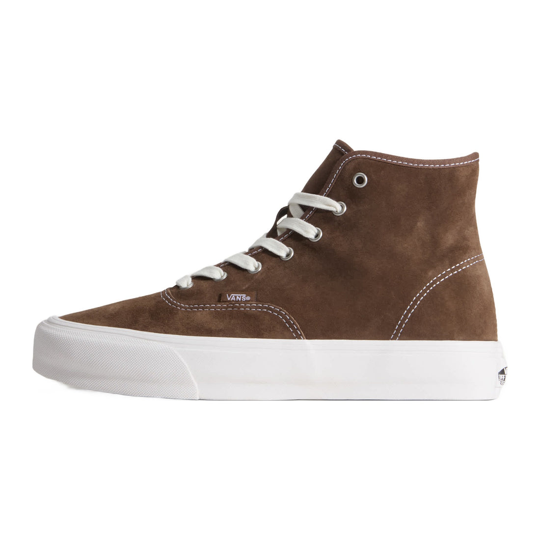 Vans Authentic Hi 2.0 zapatilla alta vulcanizada en marrón Vintage Cocoa, vista lateral con cordones blancos de algodón, puntera de ante y suela blanca de caucho.
