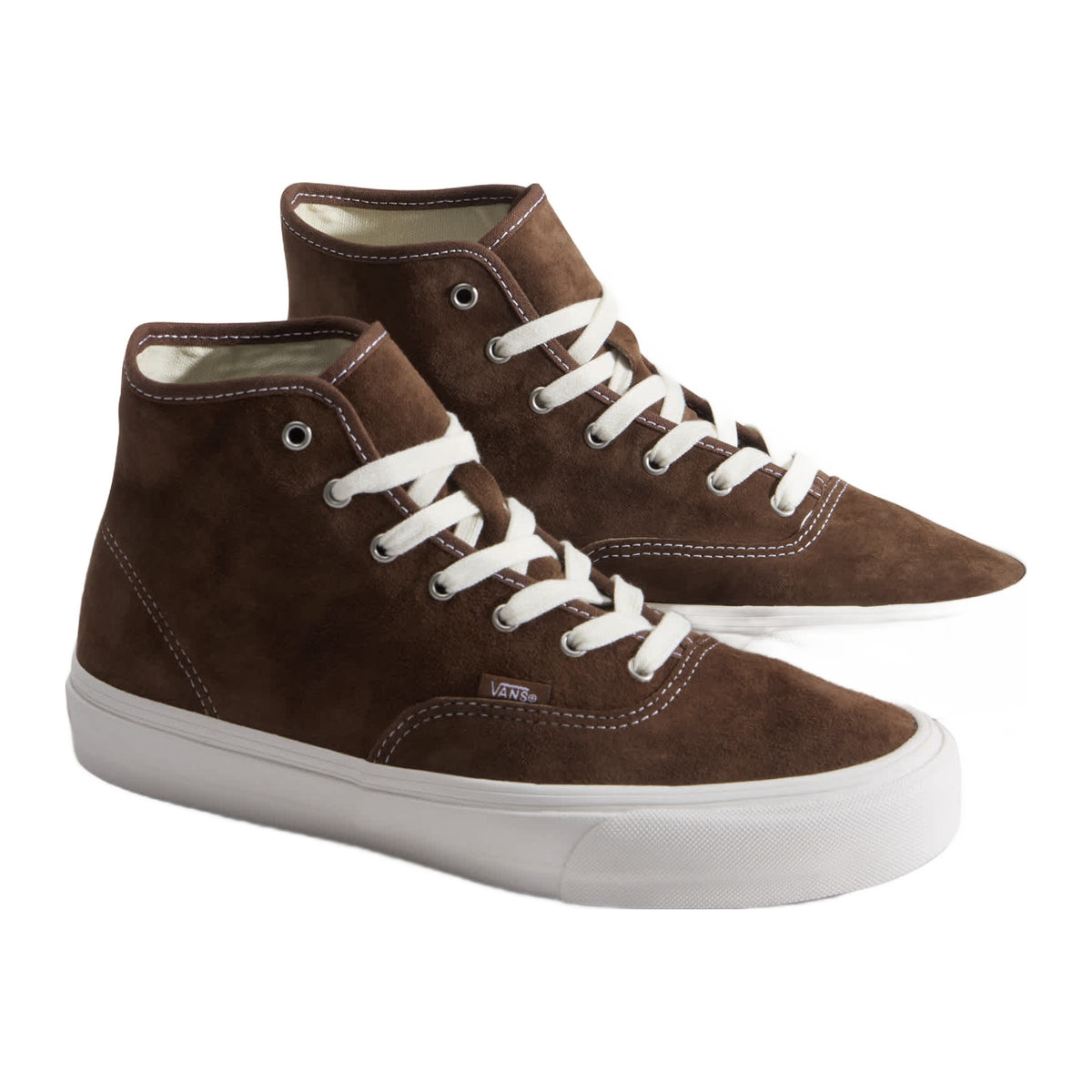 Vans Authentic Hi 2.0 par de zapatillas altas en marrón Vintage Cocoa en perspectiva, con costuras claras, cordones blancos, ojales metálicos y suela waffle blanca.