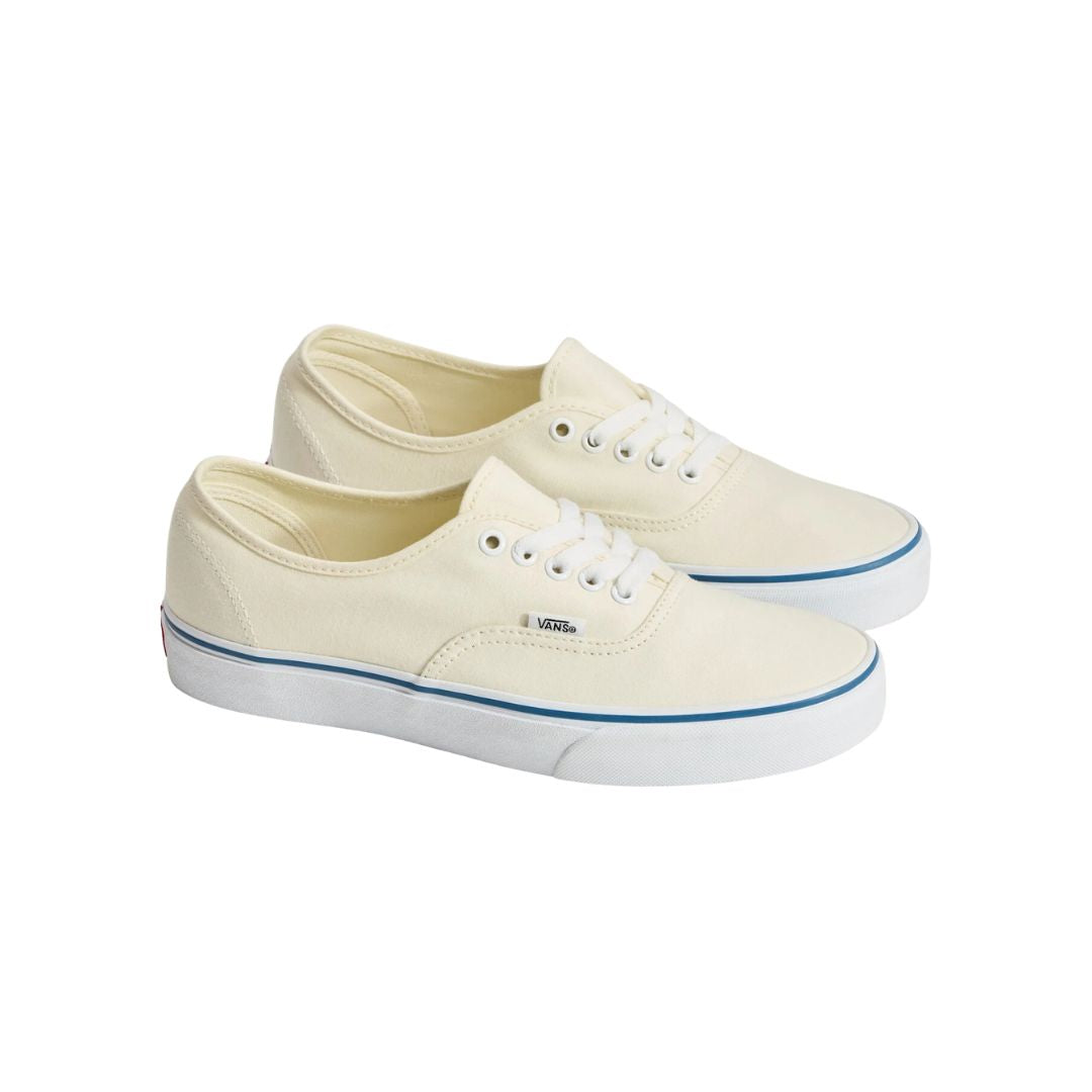 Vans Authentic White zapatillas clásicas low-top de lona blanca con suela blanca y detalle lateral azul vista en perspectiva.