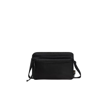 Vista frontal de la Vans Bail Convertible Cross Body Bag color negro con doble bolsillo con cremallera y diseño minimalista.