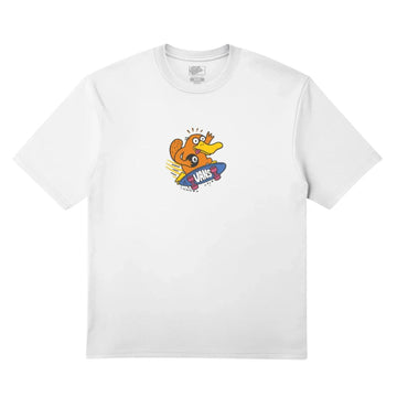 Camiseta Vans Boondabura SS Tee en color blanco, vista frontal con estampado gráfico central del icónico personaje Vans sobre skate en tonos naranja y azul, cuello redondo de canalé.